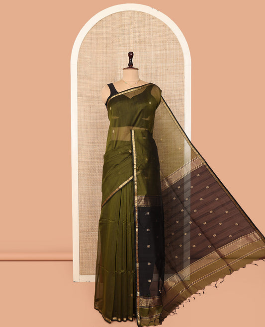 Green Maheshwari Cotton Saree, Woven with Star Buttas All Over Its Body, Complemented by a Contrast Star Motifs Zari Woven Piping Border, Pallu Steeped with Star Designs, and Paired with a Contrast Blouse