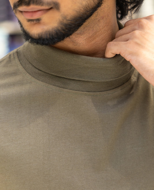 Green Plain Cotton-Blended Turtleneck T-Shirt Comes with Full Sleeves, a Slim Fit, and Regular Length