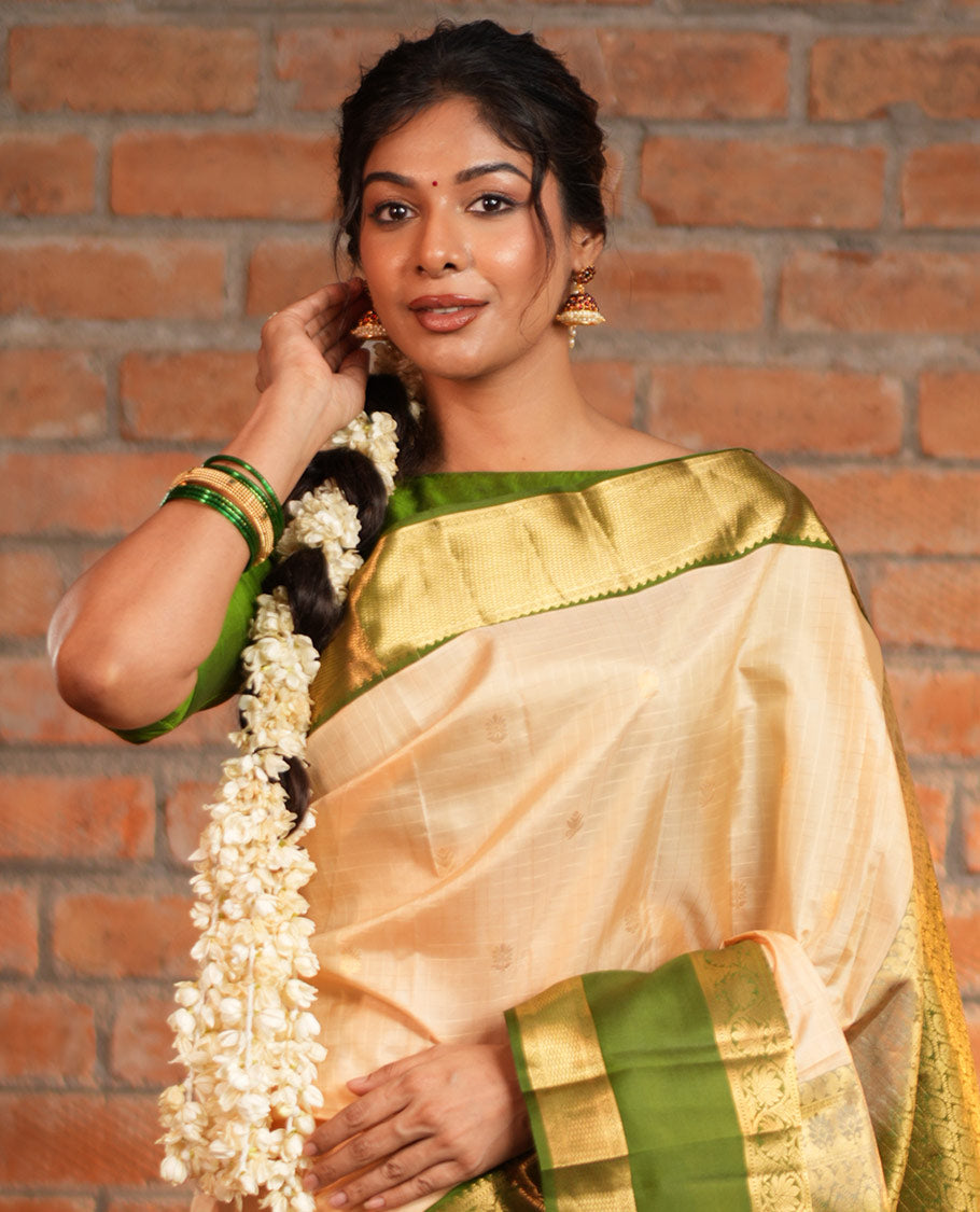 Sandal Vasundhara Silk Saree, Finely Crafted with Zari Buttas and Checked Design, Complemented by a Contrast One-Sided Rettai Pettu Border of Rekku, Laddu Kamalam, Mayil Kann and Kodi Visiry Designs, Grand Jaal Pallu, and Paired with a Contrast Blouse