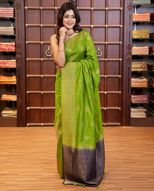 Green banaras style butta linen saree with zari border & contrast pallu along with contrast blouse