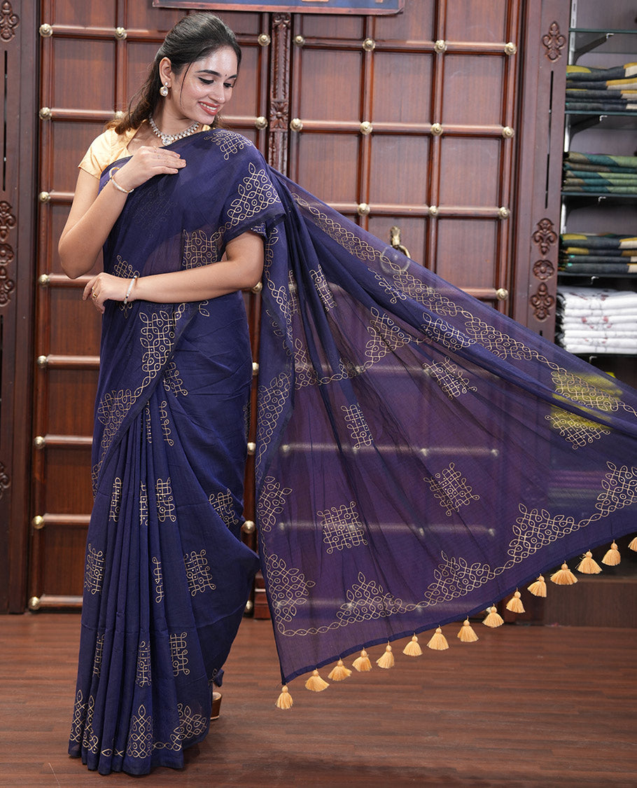 Borderless Navy Blue Khadi Mul Cotton Saree Features Kambi Kolam Motifs, a Self-Pallu, and No Blouse