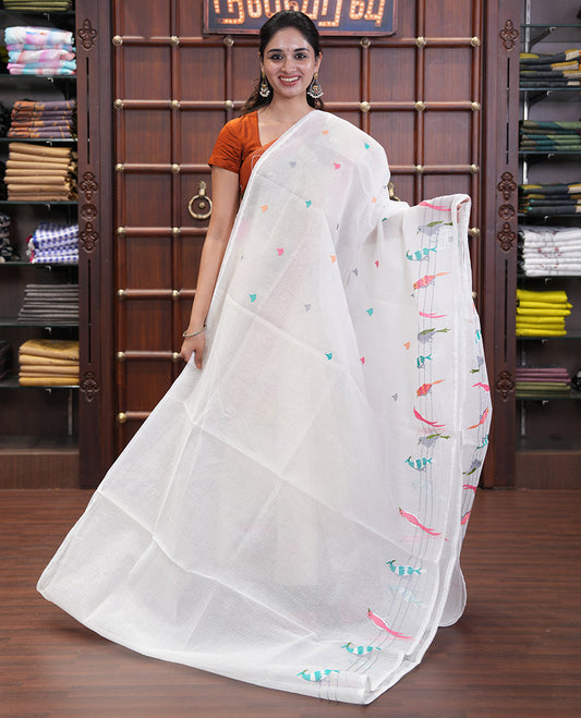 White Kota Doria Saree Features Thread-Embroidered Bird Motifs, a Lace Border, and a Matching Blouse