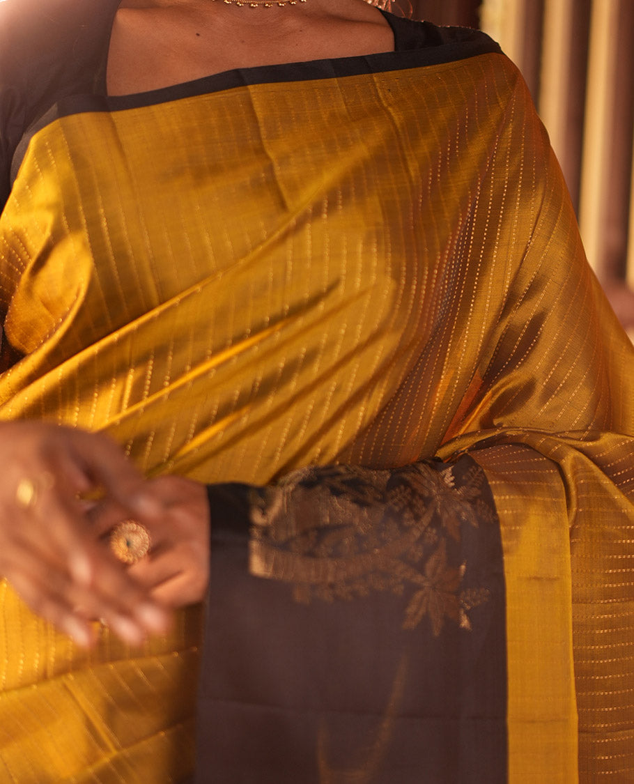 Mehendi Green Striped Mayuri Lite Silkmix, Contrast Border, Blouse