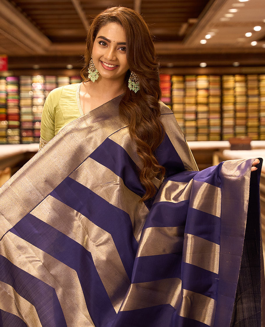 Blue thick zig-zag striped kancheepuram silksaree, getti zari border & zari-rich pallu of pillaiyar mokku & seeppu rekku