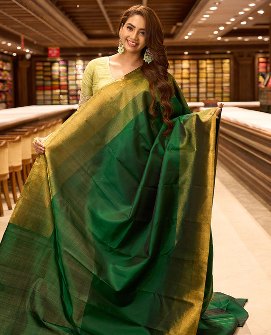 Green plain design kancheepuram silk saree, seppu rekku zari border & thick zari design weave pallu