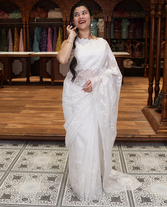 White floral vine applique embroidered linen saree, scallop border, floral motifs embroidered pallu, and a plain blouse