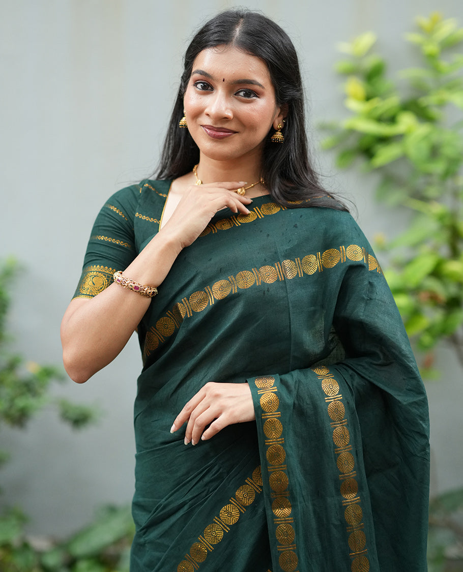 Green Plain Sungudi Cotton Saree, Highlighted by Traditional Rettai Pettu Rudraksham Border, Striped Pallu, and a Matching Blouse