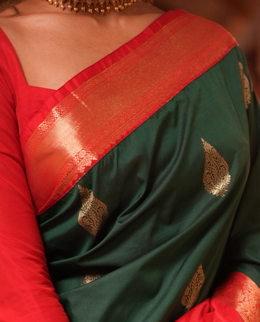 Green-Red Budget Silk Saree, a Contrast Traditional Lion Motif Border, Grand Pallu, and a Contrast Blouse