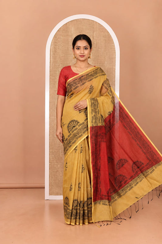 Chikku Khadi Cotton Saree, Accentuated with Flower Motifs, Printed Border, Contrast-Printed Pallu, and a Contrast Blouse