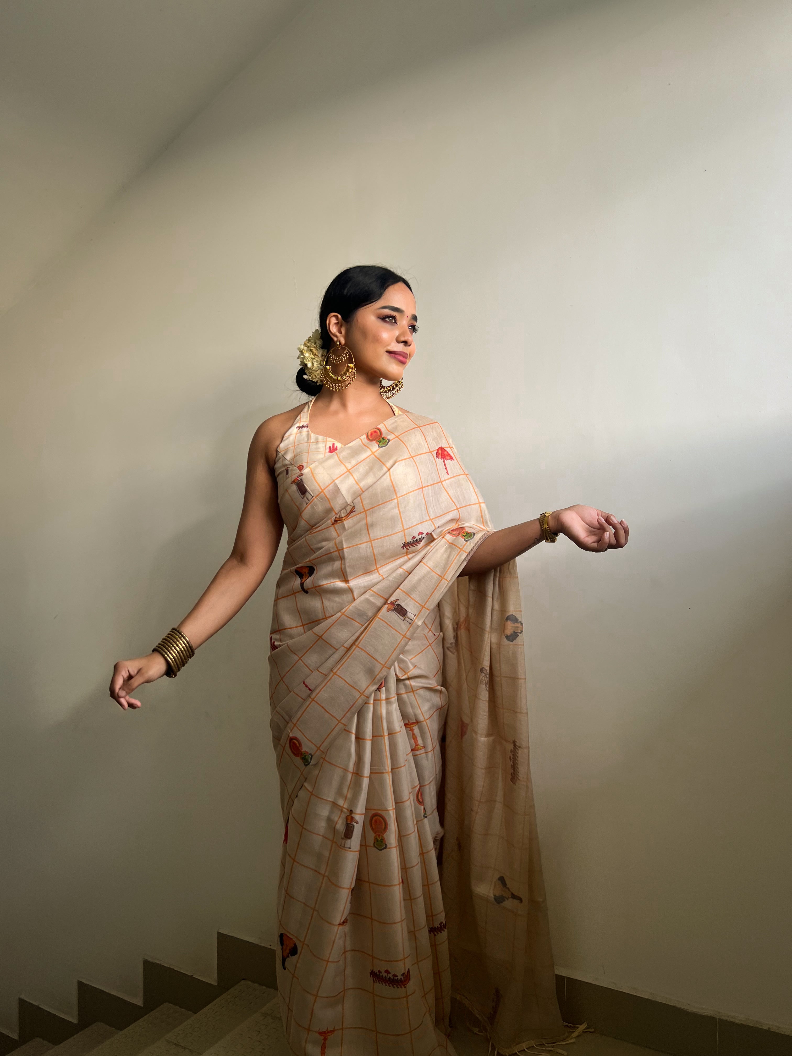 Borderless Gold Tissue Saree with a Kerala-Themed Motif of Enclosed Checks and a Matching Blouse