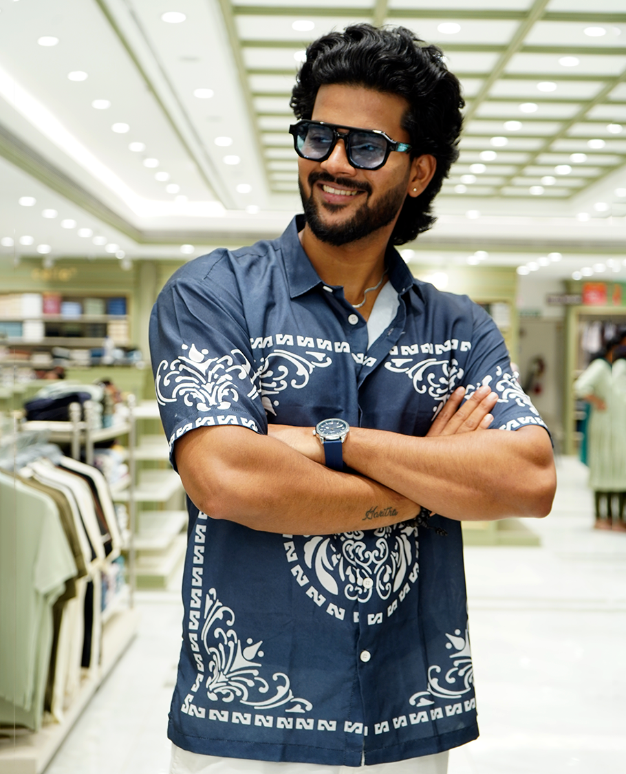Blue Cotton-Blended Casual Shirt Features Contemporary Print, Full Sleeves, a Spread Collar, a Slim Fit, and a Regular Length