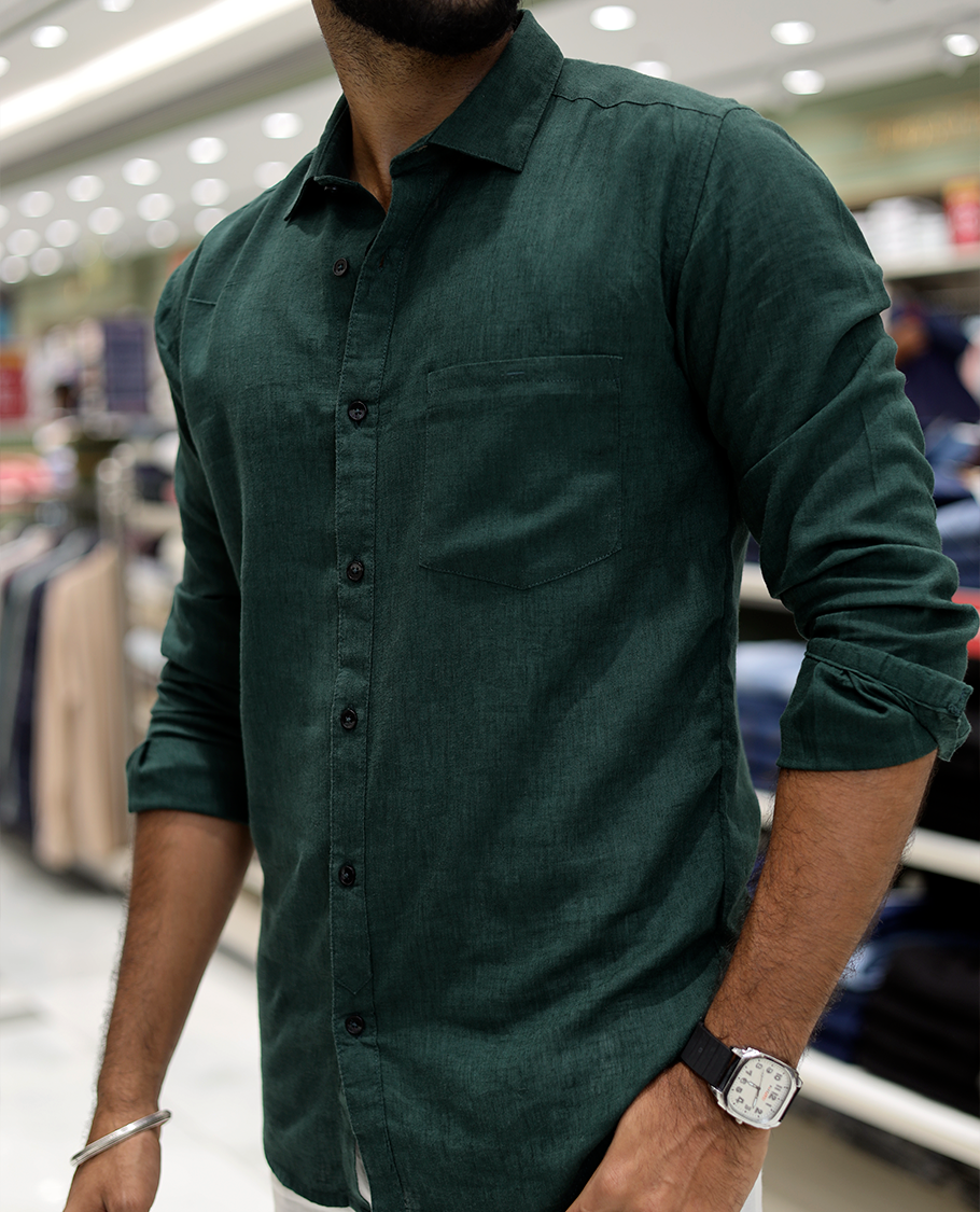 Green Solid Linen-Blended Casual Shirt Features Full Sleeves, a Slim Fit, a Spread Collar, and a Regular Length
