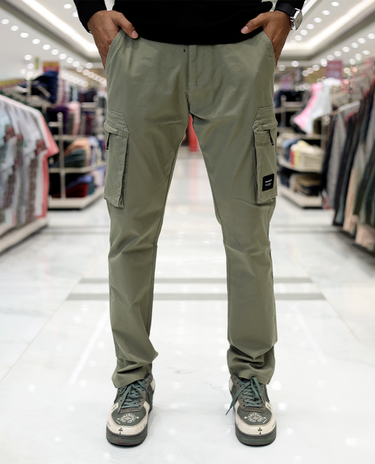 Green Plain Cotton-Blended Cargo Trousers Come with a Regular Fit, Belt Loops, and Regular Length
