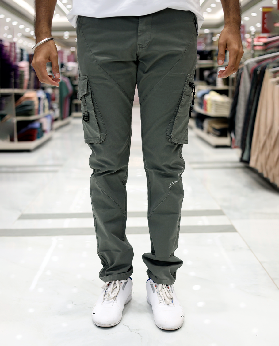 Green Plain Cotton-Blended Cargo Trousers Come with a Regular Fit, Belt Loops, and Regular Length