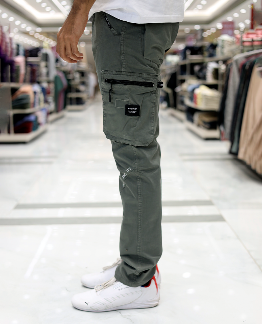 Green Plain Cotton-Blended Cargo Trousers Come with a Regular Fit, Belt Loops, and Regular Length