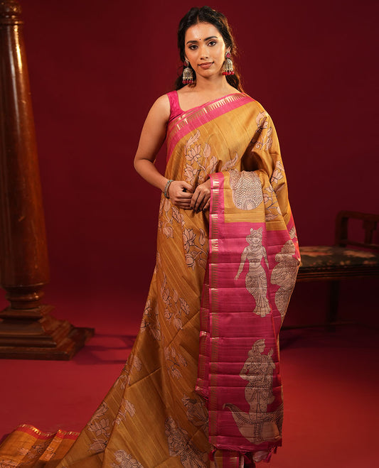Mustard Semi-Tussar Silk Saree, Elegantly Detailed with Kalamkari-Style Human Motifs Printed on Its Body, Complemented by a Contrast Temple Zari Border, Creatively Kalamkari Printed Pallu, and Paired with a Contrast Blouse