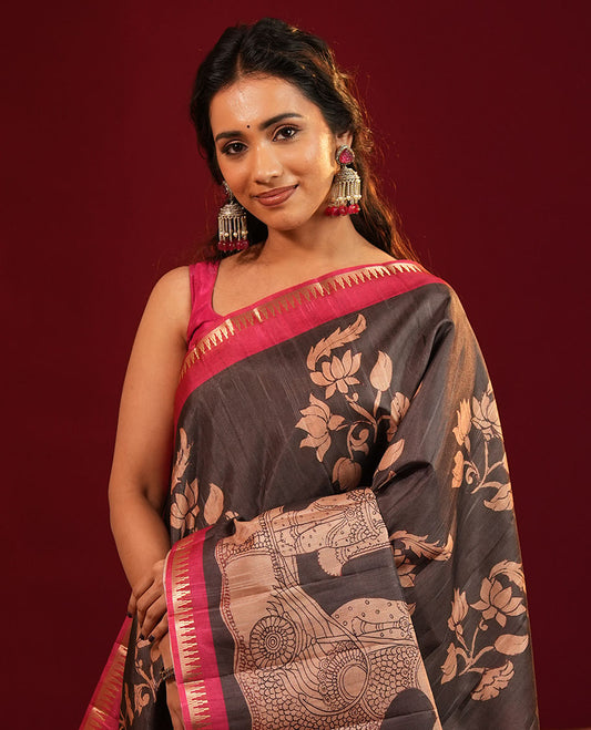 Black Semi-Tussar Silk Saree, Gracefully Detailed with Kalamkari-Style Human Motifs Printed on Its Body, Complemented by a Contrast Temple Zari Border, Creatively Kalamkari Printed Pallu, and Paired with a Contrast Blouse