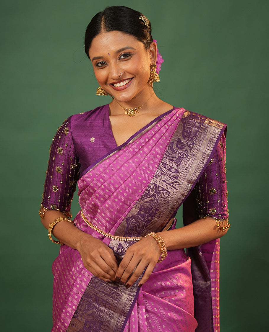 Onion Pink Vasundhara Silk Saree Delicately Woven with Varai Oosai and Rudraksham Buttas, Captivating Contrast Kuthirai Motifs Zari Woven Border, Intricately Designed Pallu, and Paired with a Contrast Blouse