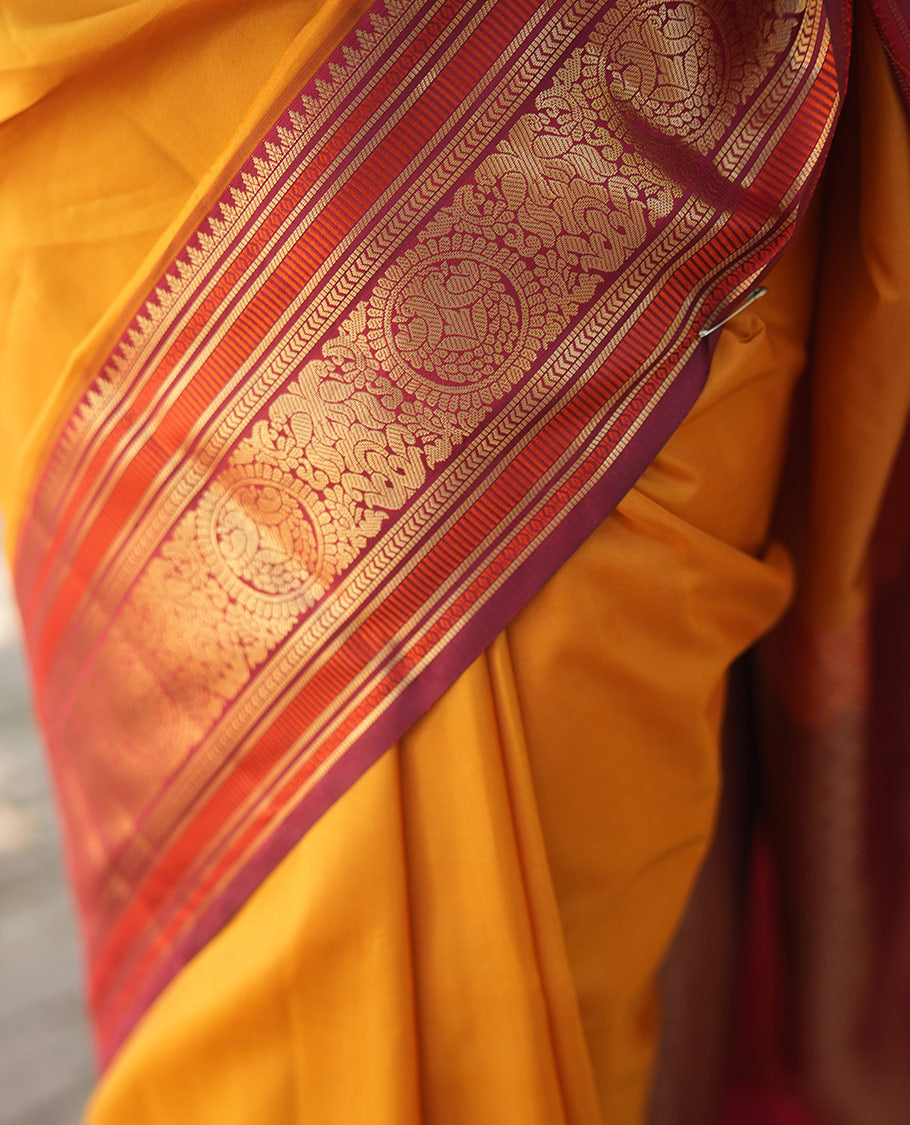Yellow Plain Vasundhara Lite Silk Saree, Complemented by a Contrast Border of Banaras, Diamond, Muthu, Kathir, and Round Mayil Designs, Grand Jaal Pallu, and Paired with a Contrast Blouse