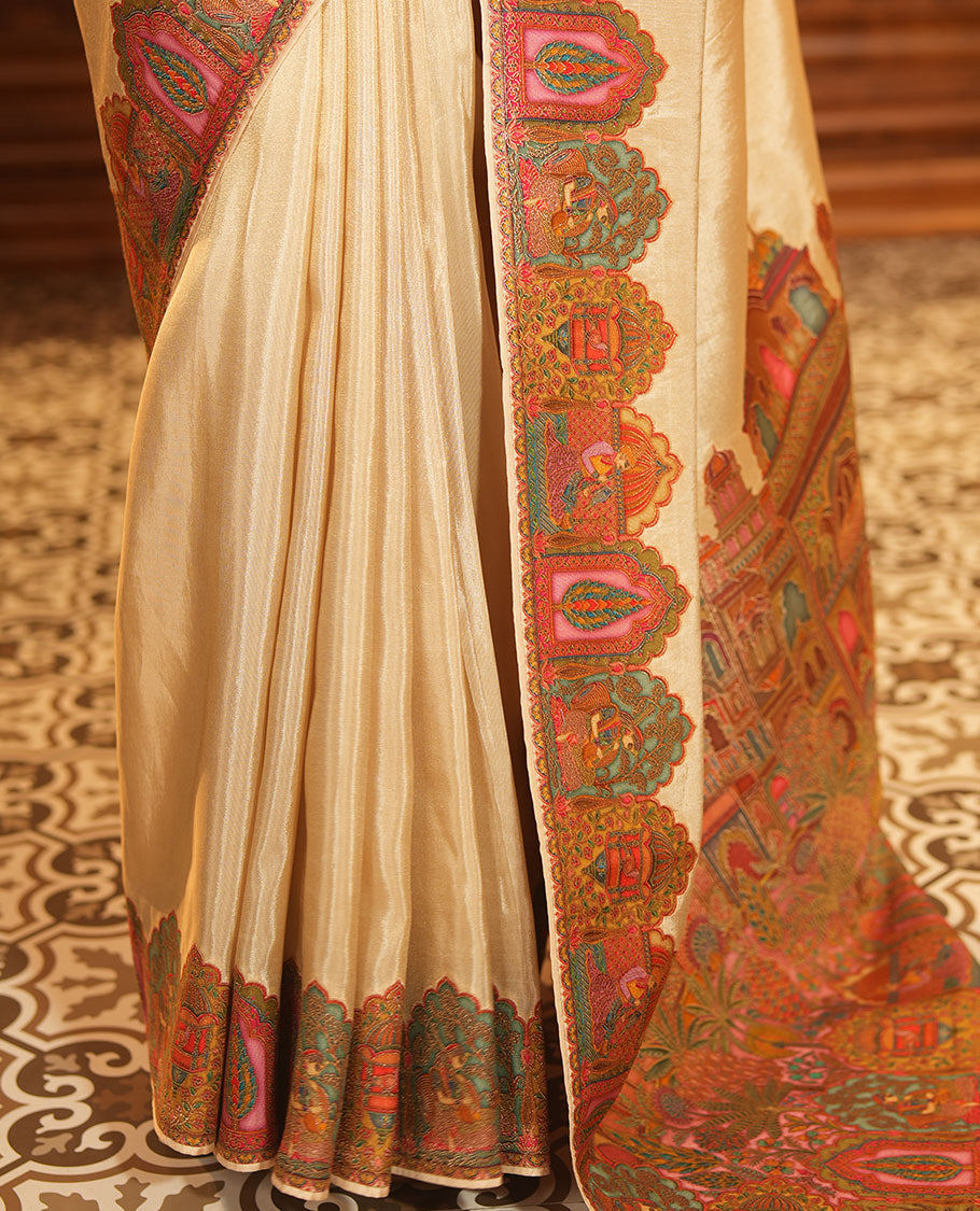 Cream Plain Dola Silk Saree, Complemented by Captivating Contrast Border of Meenakari-style Mughal Human Figurines, Pallu Artfully Pictures Mughal Human Figurines, and Paired with a Matching Blouse