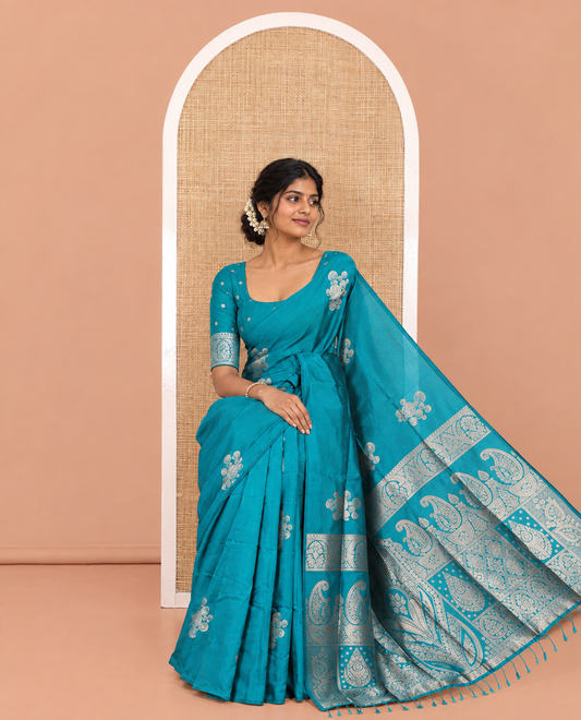 Borderless Rama Green Kanchi Silk Saree, Adorned with Zari Buttas, Mughal-Style Intricately Woven Pallu, and a Matching Blouse