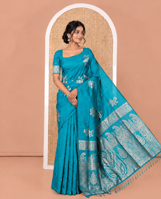 Borderless Rama Green Kanchi Silk Saree, Adorned with Zari Buttas, Mughal-Style Intricately Woven Pallu, and a Matching Blouse