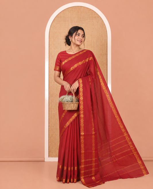 Maroon Plain Sungudi Cotton Saree, Highlighted by Traditional Rettai Pettu Rudraksham Border, Striped Pallu, and a Matching Blouse