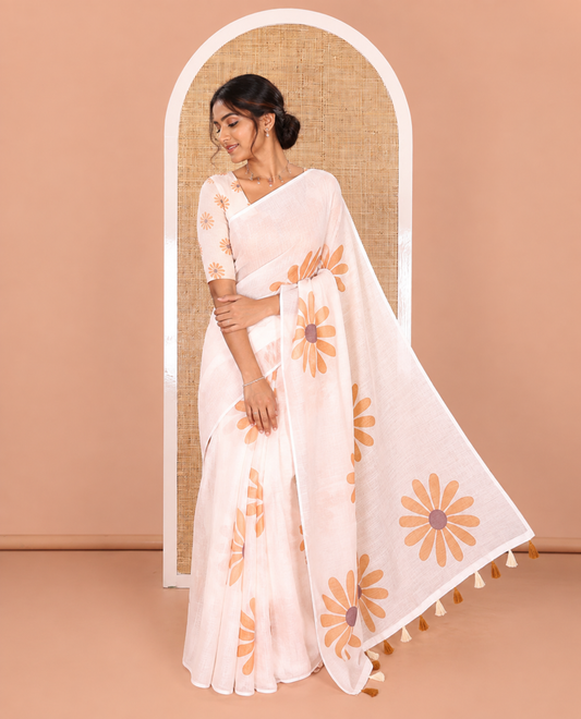 Borderless Peach Linen Saree Beautified with Big Daisy Flower Motifs Printed All Over the Body and Pallu, Complemented by a Contrast Blouse Printed with Daisy Flower Motifs