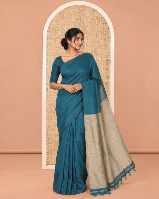 Borderless Peacock Green Plain Khadi Cotton Saree, Jute Pallu, and No Blouse