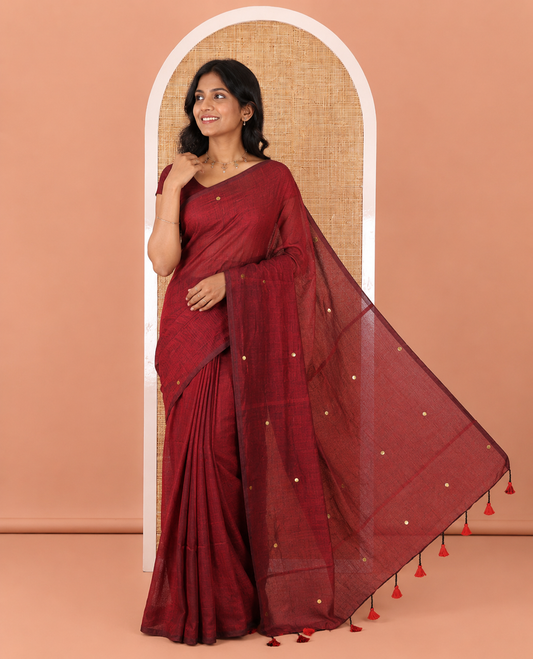 Borderless Maroon Mul Cotton Saree, Subtly Sparkled With Big Sequins Work On Its Body, a Self-Pallu and Paired with a Matching Blouse