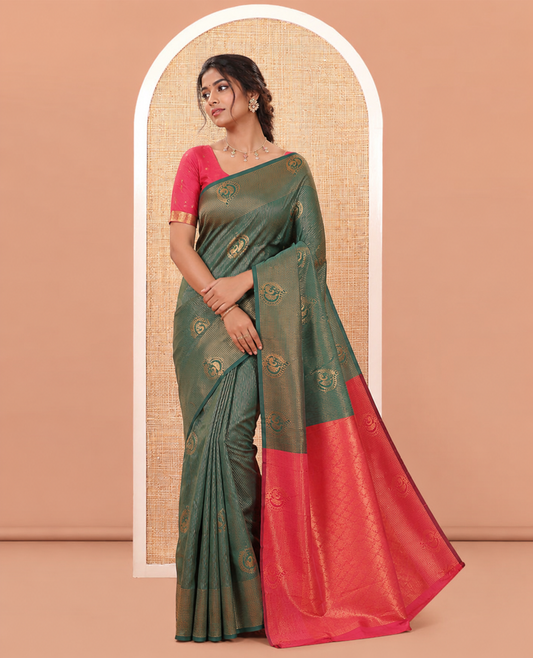 Green Art Kanchi Silk Saree, Adorned with Vaira Oosi and Zari Buttas, a Traditional Zari Border, Contrast Jaal Pallu, and a Contrast Blouse