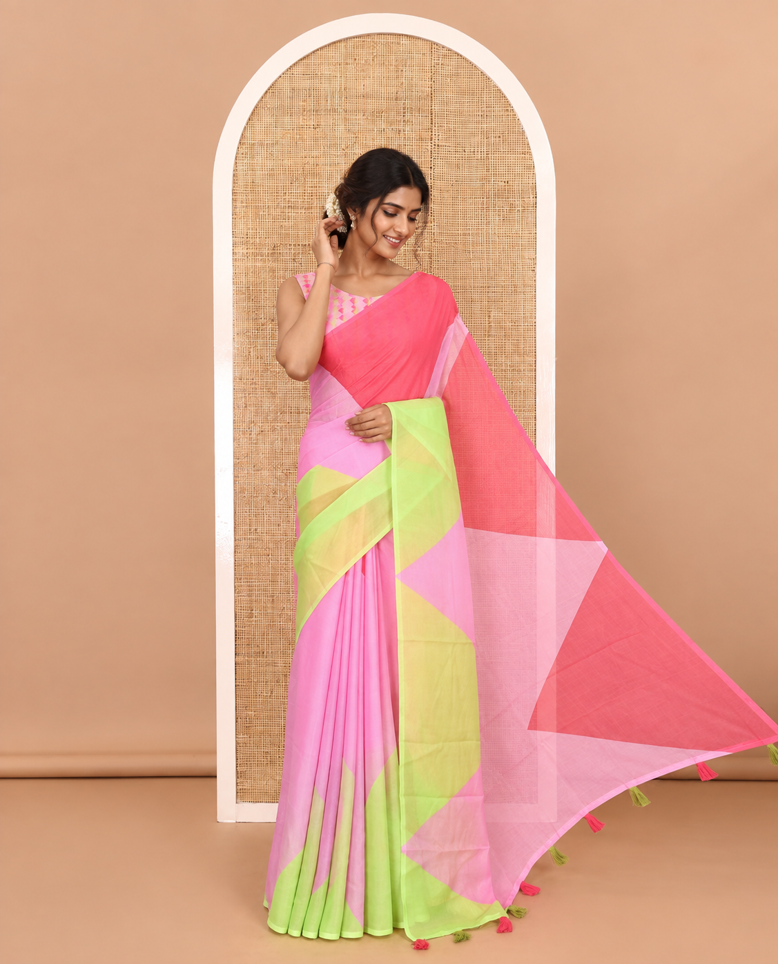 Borderless pink plain moss chiffon saree, contrast double-sided temple border, self-pallu, and diamond-patterned printed blouse