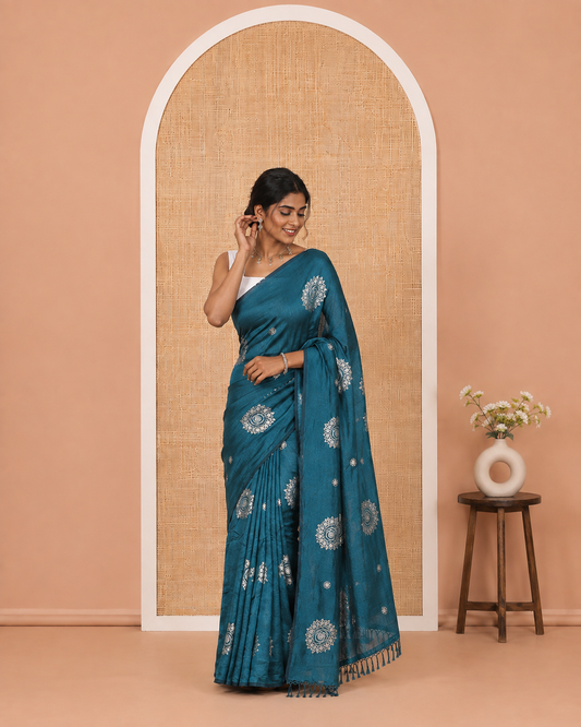 Borderless Rama Vichitra Silk Saree, Enriched with Circle Buttas, a Self-Pallu, and No Blouse