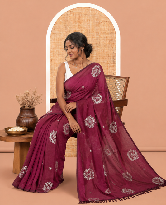 Borderless Wine Vichitra Silk Saree, Enriched with Circle Buttas, a Self-Pallu, and No Blouse