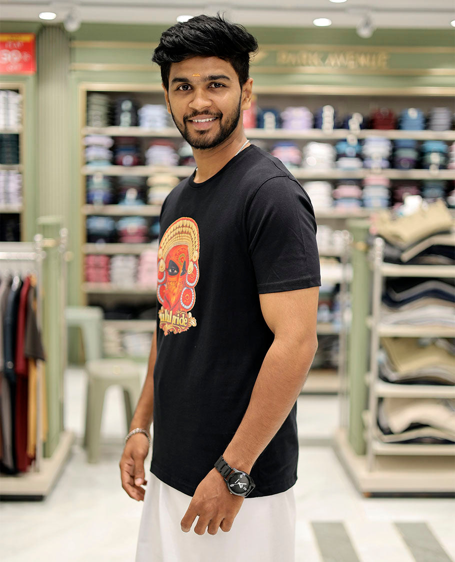 Black Cotton-Blended T-Shirt Features Kerala-Themed Print, Half-Sleeves, a Round Neck, a Slim Fit, and a Regular Length