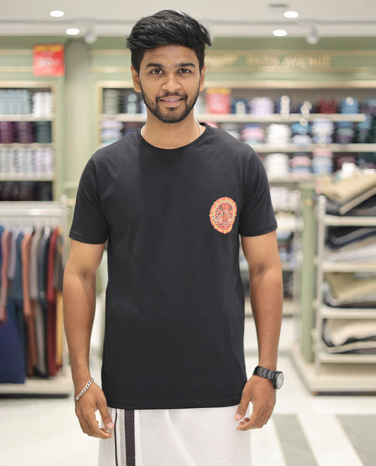 Black Cotton-Blended T-Shirt Comes with Kerala-Themed Kathakali Print, Half-Sleeves, a Round Neck, a Slim Fit, and a Regular Length