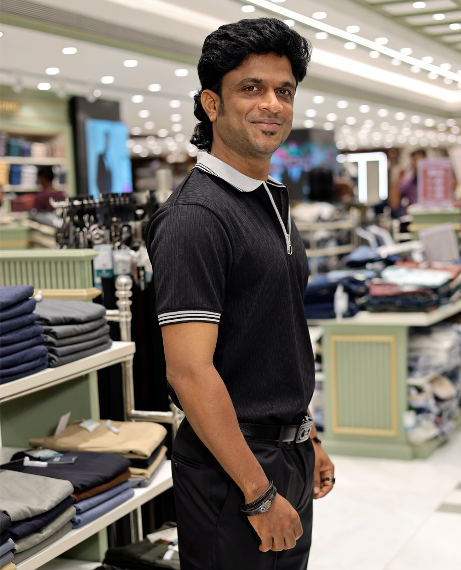 Black Cotton-Blended Zipper T-Shirt Features Half-Sleeves, a Polo Collar, Slim Fit, and Regular Length